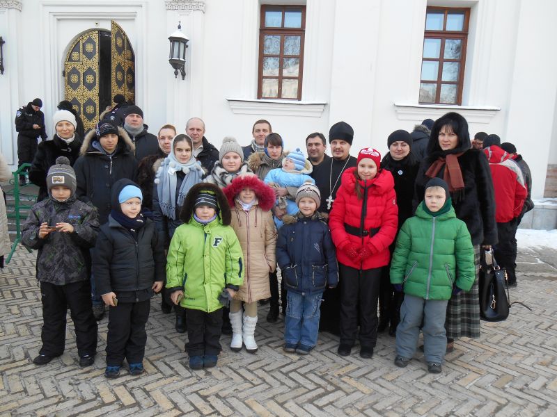 Дитяча недільна школа Хрестовоздвиженського храму відвідала Києво-Печерську лавру для поклоніння дарам волхвів
