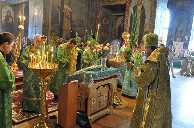 Єпископ Боярський Феодосій звершив всенічне бдіння напередодні свята Святої Трійці