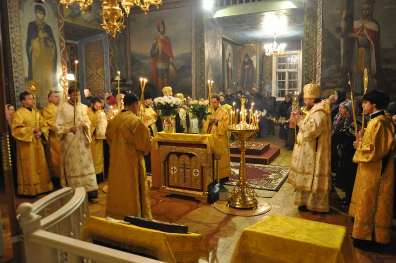 Єпископ Боярський Феодосій звершив всенічне бдіння напередодні дня пам’яті святителя Миколая Чудотворця