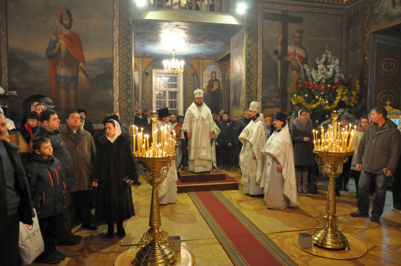 Єпископ Боярський Феодосій звершив нічну Божественну літургію в свято Різдва Христового