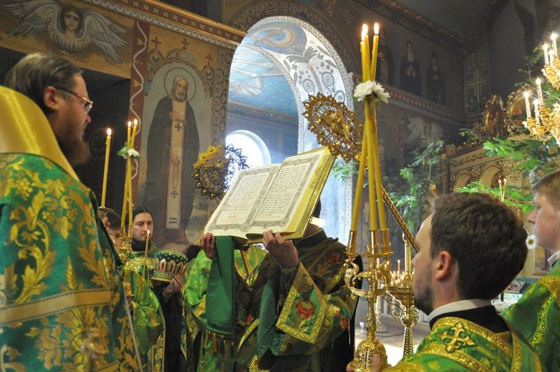 Єпископ Боярський Феодосій звершив всенічне бдіння напередодні Дня Святої Трійці