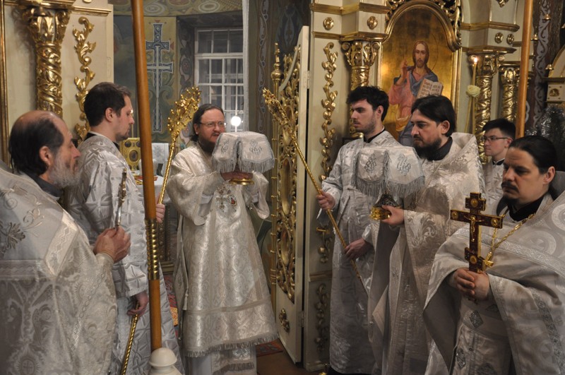 Архієпископ Боярський Феодосій звершив нічну Божественну літургію в свято Різдва Христового
