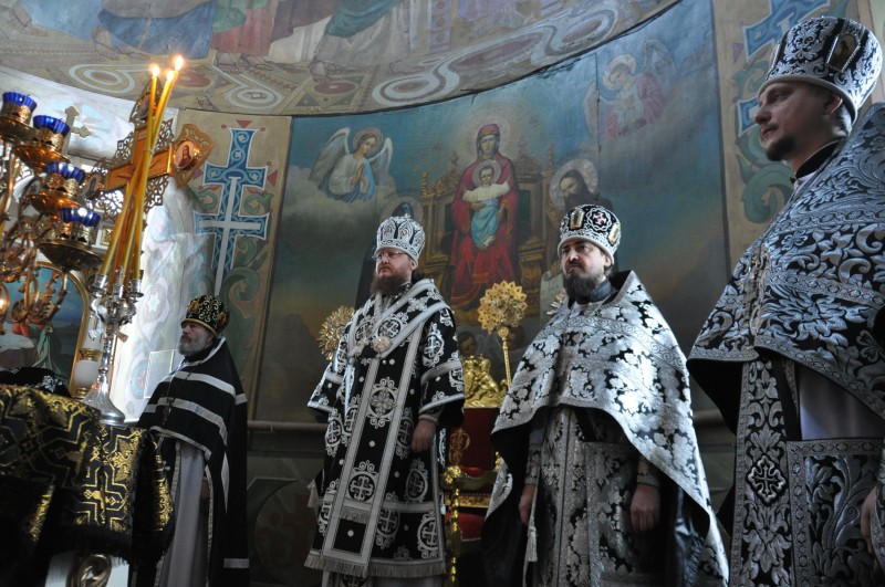 Архієпископ Боярський Феодосій звершив Божественну літургію Передосвячених Дарів та освячення колива