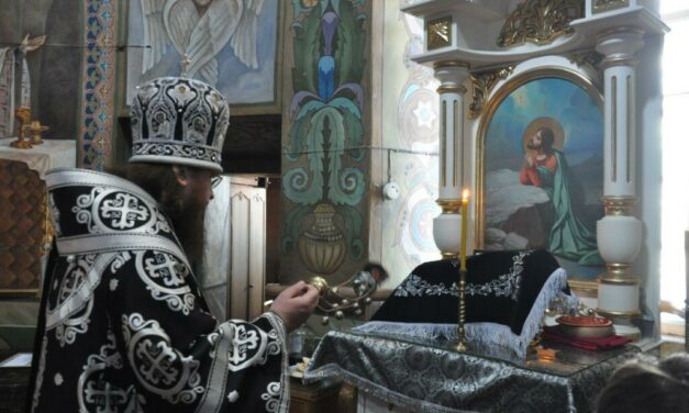 Архієпископ Феодосій звершив Літургію Передосвячених Дарів